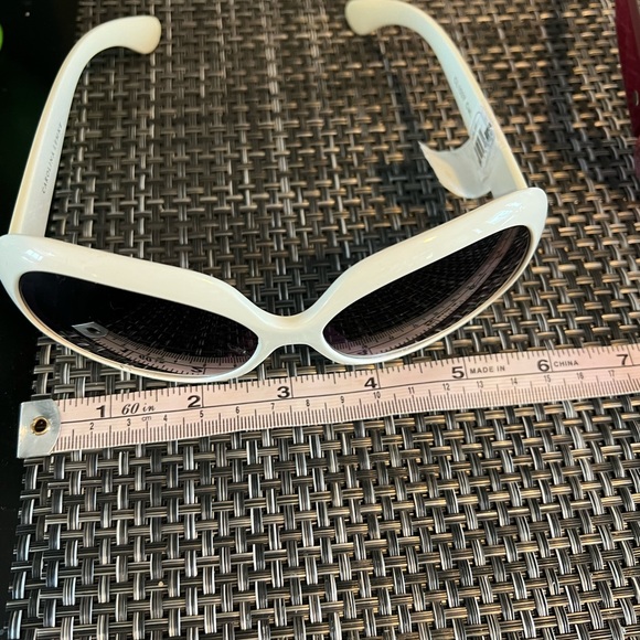 Bundle of Sunglasses - Picture 3 of 6